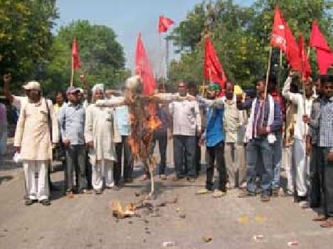 Burnt effigies of PM