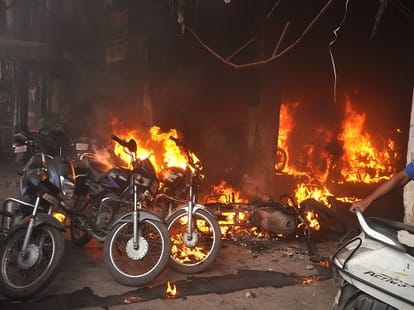 High Court to stop arrests on the varanasi problem