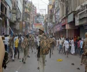 truth behind banaras police lathi charge