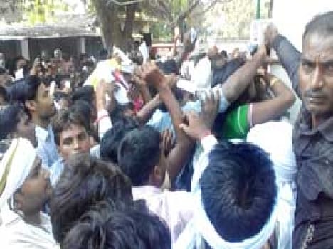 Crowd uncontrolled during submission of Treasury  invoice 