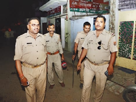 two communities people clashed in Vijayanagar , firing, stones