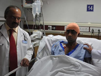 ikhlaq son daanish drunk abe jamjam in hospital