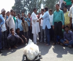 robbery through road jaam in roorkee.