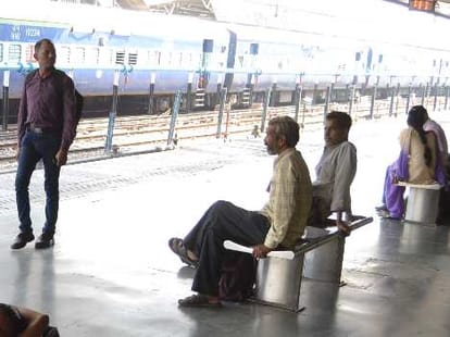 railways decree: trains canceled and route diverted for maintenance work