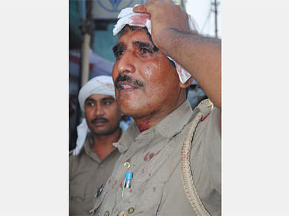 lathi charge and violence in varanasi