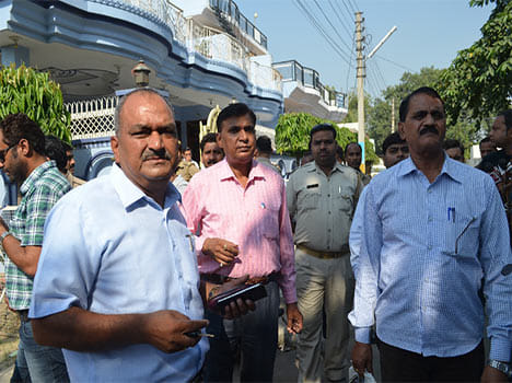 vigilance team raid on engineer home in uttar pradesh