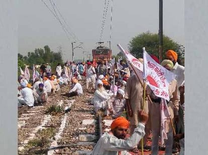 farmer movement for compensation, train stop for 2 days