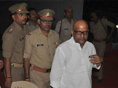 congress blames modi for varanasi violence