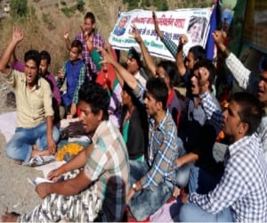 protest to enter gabela temple in uttarakhand.