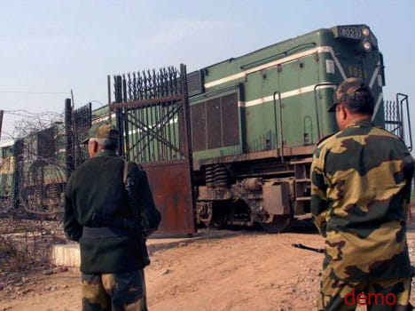 Samjhauta express stopped at Wagha station due to Kisan Andolan in Punjab