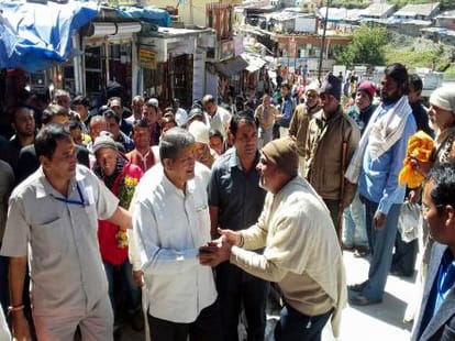 CM rawat set Foundation stone of renovation in kedarnath .