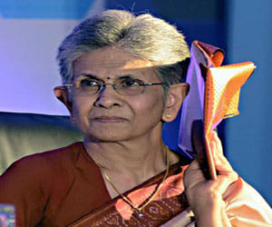shashi deshpande resigns from sahitya akademi governing council