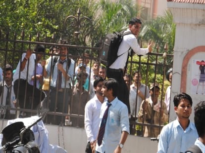 private bus crushed student in dehradun.