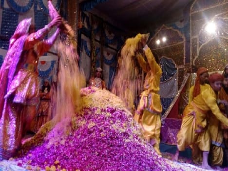 Flowers were happy to see the Holy prophet