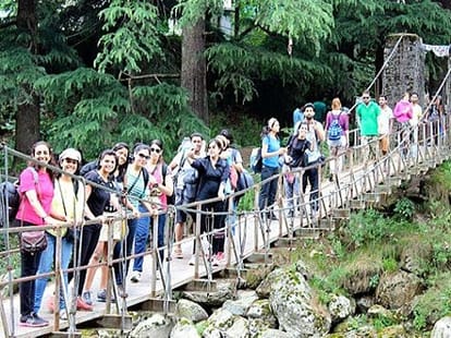 Boys who travels only with 'jugni' girls