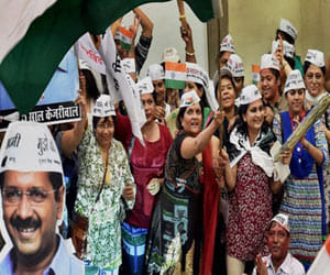 kejriwal invited delhi mla family to talk on sunday