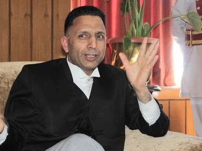 Himachal Pradesh High Court Chief Justice Mansoor Ahmad Mir takes cognisance of traffic jam problem in himachal.