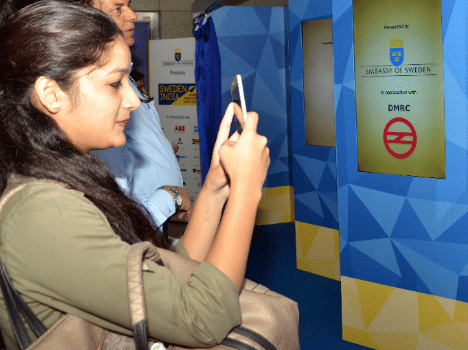 Learn more about the life story of Nobel winners from Delhi metro.