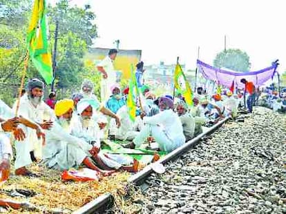 punjab farmers movement extended, 100 crore loss to railway