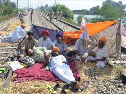 punjab farmers movement extended, 100 crore loss to railway