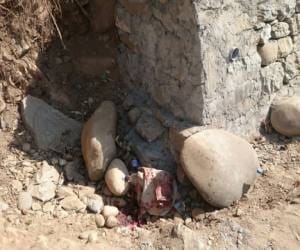 stone fell down on workers, one died.