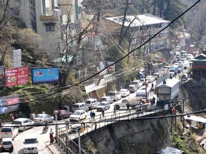 Himachal Pradesh High Court Chief Justice Mansoor Ahmad Mir takes cognisance of traffic jam problem in himachal.