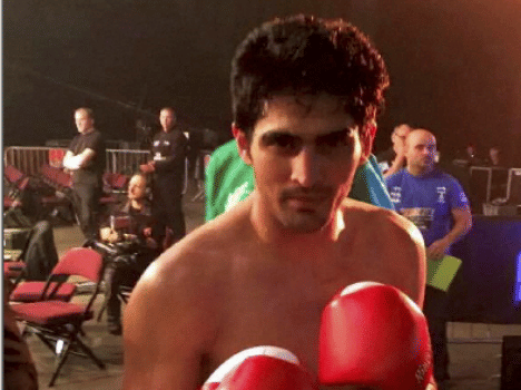 Vijender Singh beat Whiting  in professional boxing