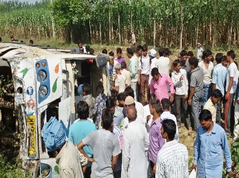 Bolero collided with the bus fell into the ditch , a death