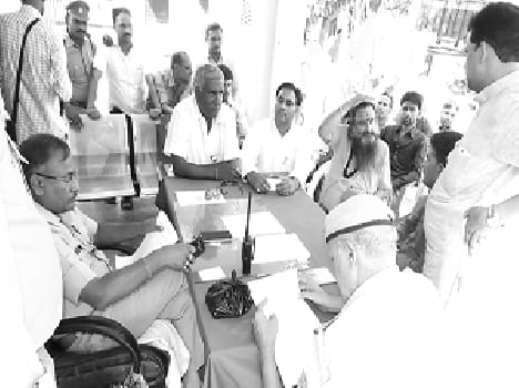 Beaten in election rivalry , four injured
