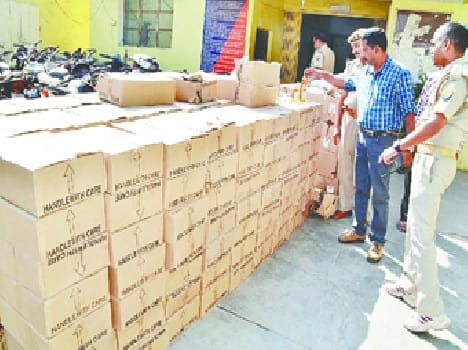 police cauhght Alcohol smuggling in baghpat