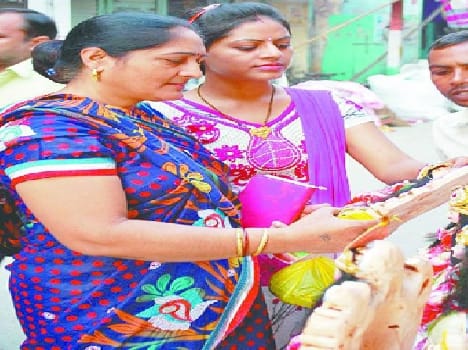 Dressed market for Navratri