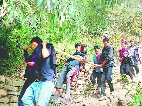 12 km brought the patient sitting in Doli 