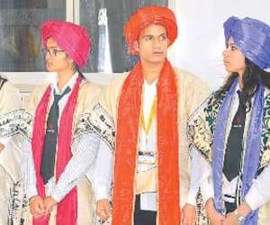 student wear turban in convocation program