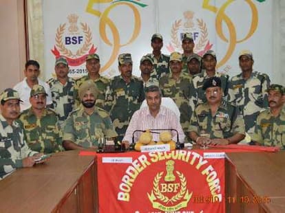 encounter at pak border, BSF seizes heroin of rupees 30 crore