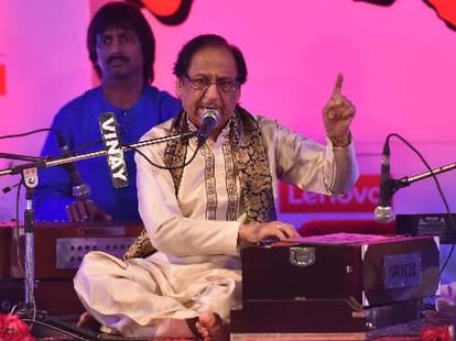 UP shiv sena president detained