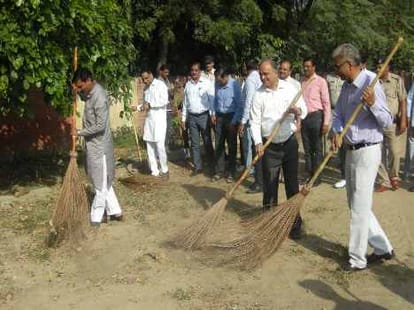 minister made joke of PM modi's sanitation campaign 