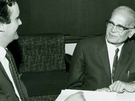 when jai prakash naryan console to indira gandhi