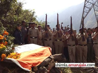 two person killed in accident at kinnaur, include SHO.