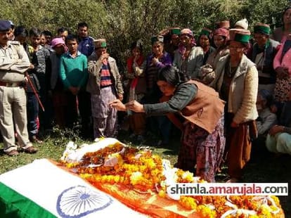 two person killed in accident at kinnaur, include SHO.