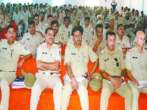 The responsibility of the police peacefully