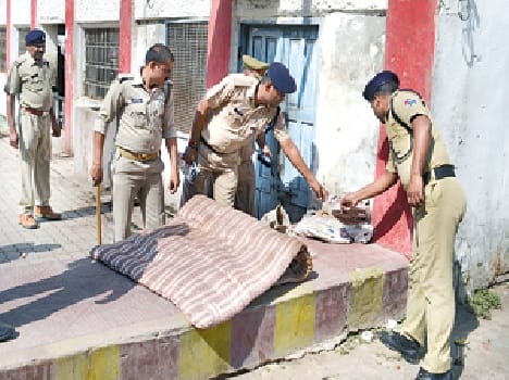 Unnao railway station bomb threat