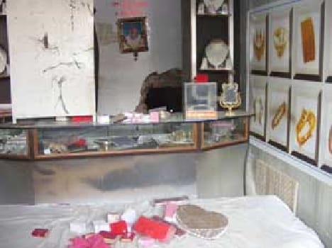 Jewelry store break in and steal millions