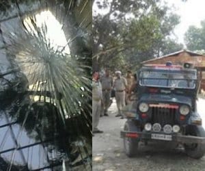 Clash between Police and public in Faizabad.