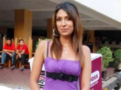 Model Pooja Mishra commotio in store.