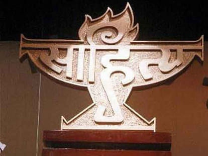 Chentan Bhagat is a 'Bazaru' writer: kashinath singh 