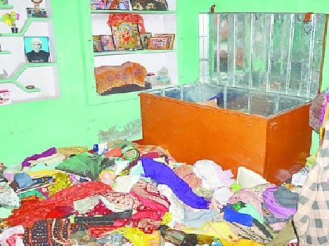 Farmer's house robbed