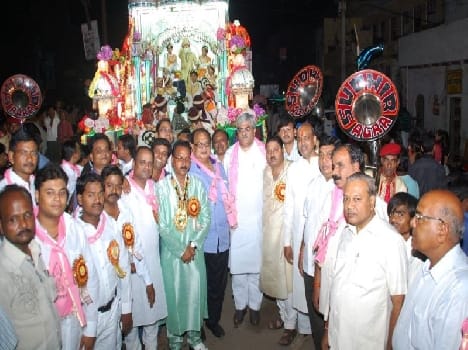The procession drew crowds at Maharaja Agrasen
