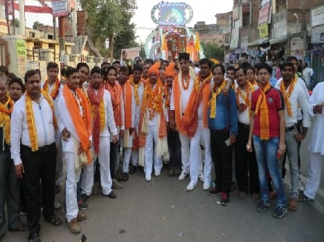 Maharaja Agrasen removed from the pomp of the procession