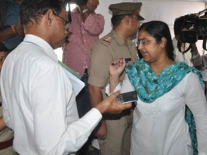 vigilance search at Amitabh Thakur's residence