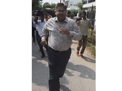 vigilance search at Amitabh Thakur's residence